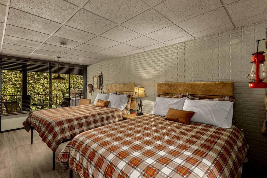 יוריקה ספרינגס Stonegate Lodge 2 Queen Beds Wifi 50In Roku Tv Salt Water Pool Room #105 מראה חיצוני תמונה